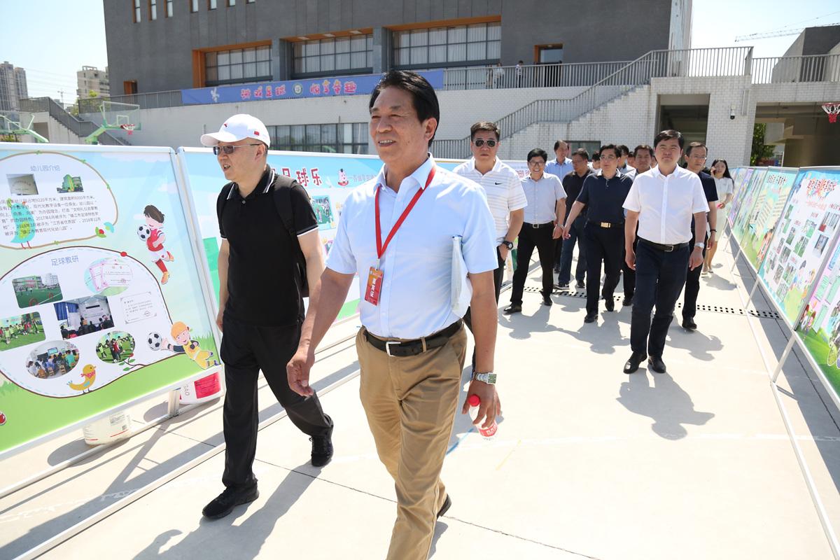 2019年江苏省足球特色幼儿园“童趣足球”观摩活动在nba 极速体育_nba直播吧极速体育_低调看直播举行2.jpg