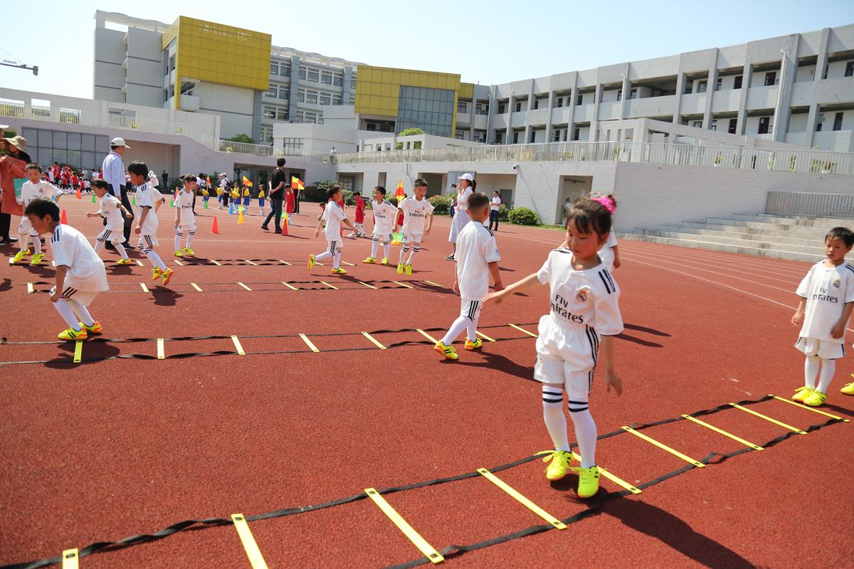 2019年江苏省足球特色幼儿园“童趣足球”观摩活动在nba 极速体育_nba直播吧极速体育_低调看直播举行7.jpg