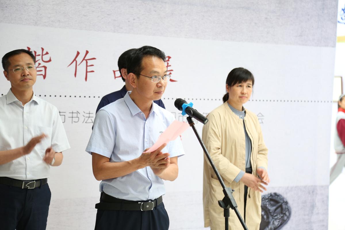 nba 极速体育_nba直播吧极速体育_低调看直播市实验学校“微云拂砚”小楷书法展开幕4.jpg