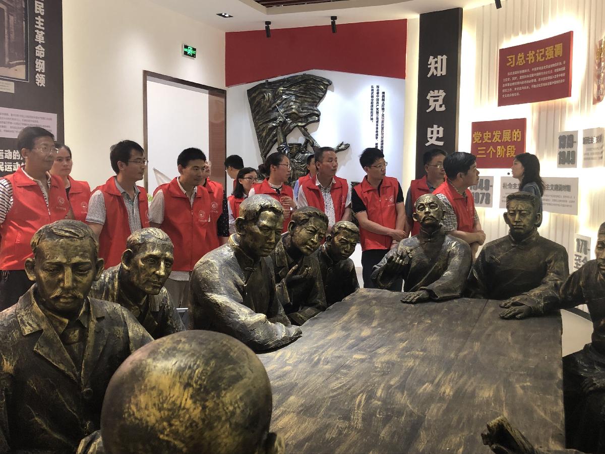 永远跟党走党员志愿服务 (4).jpg